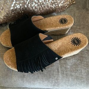 NEW!!! UGG W Danes Black and Tan wedge sandal size 8